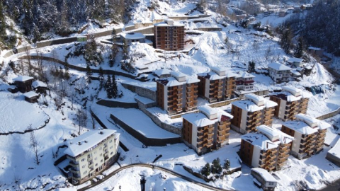 Rize’nin Hemşin ilçesinden karpostallık kar görüntüleri