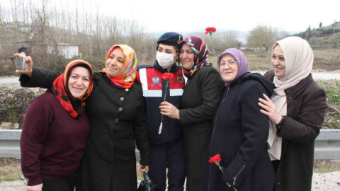 Jandarma ekipleri bu kez sadece kadın sürücüleri durdurdu: 'Böyle çevirmeye can kurban'