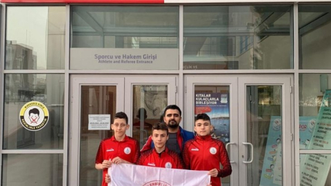 Körfezli yüzücüler Trabzon'dan madalyalarla döndü