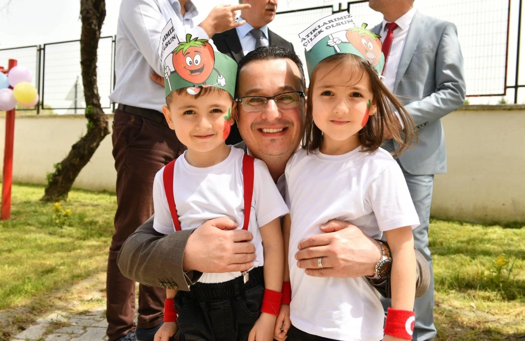  Kompostlar toplanıyor çilekler büyüyor   