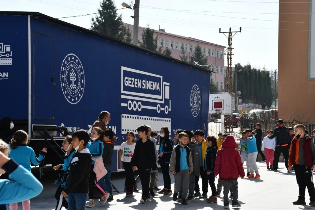 Gezen Sinema Tırı' ilk olarak kuruluş toprakları Söğüt’te sahne aldı