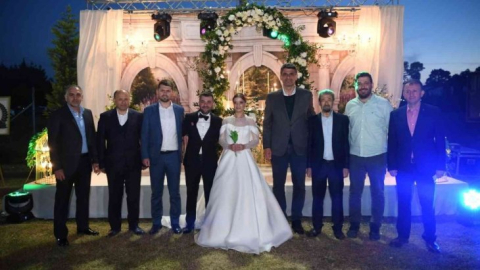 Başkan Kocaman, çiftleri yalnız bırakmadı