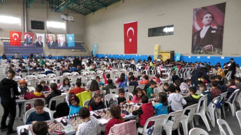 Başiskele'de 19 Mayıs coşkusu satranç turnuvasıyla başladı