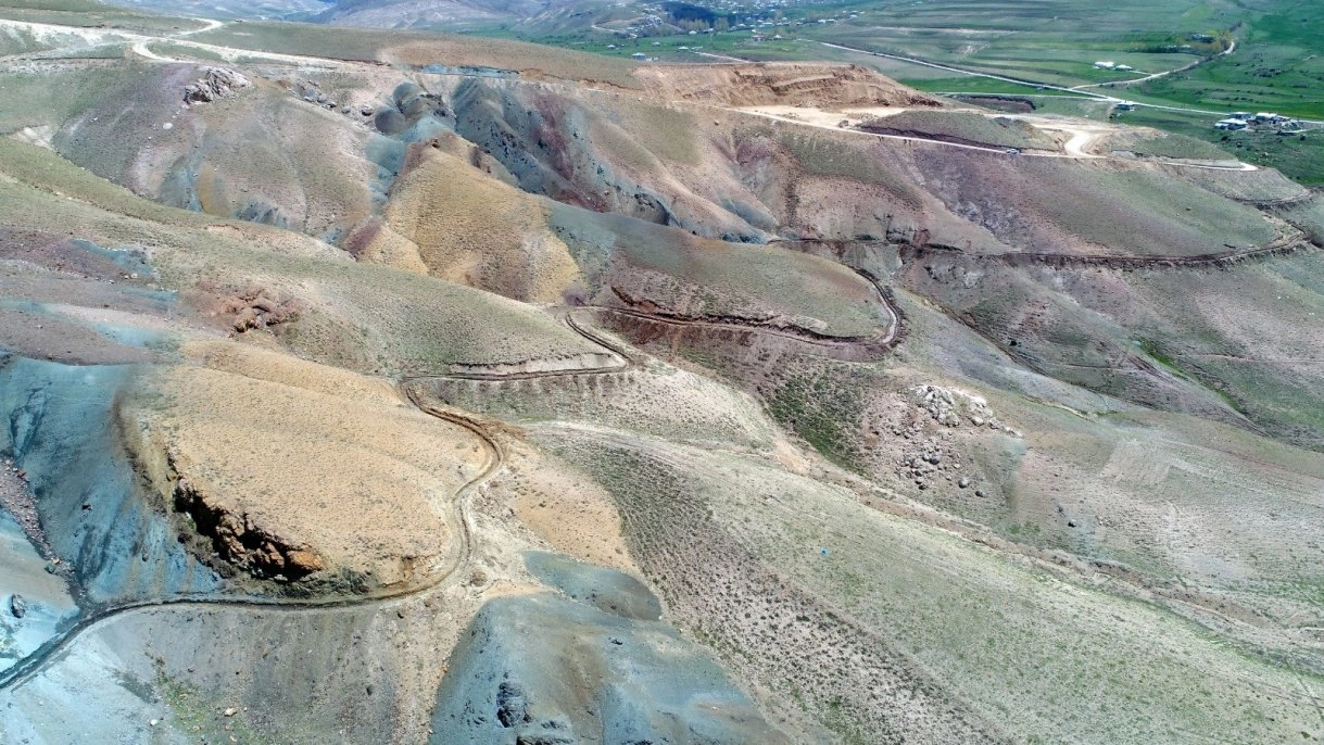   2 bin rakımda çiftçilere can suyu olacak sulama kanalı   