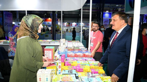 Başkan Gürkan’dan Kitap Fuarına övgü