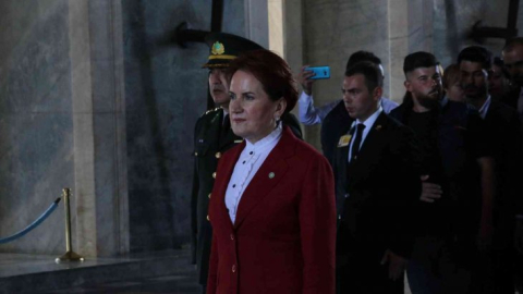 İYİ Parti lideri Akşener’den gençlerle Anıtkabir’e ziyaret