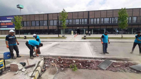 Büyükşehir yol bakım timi görev başında