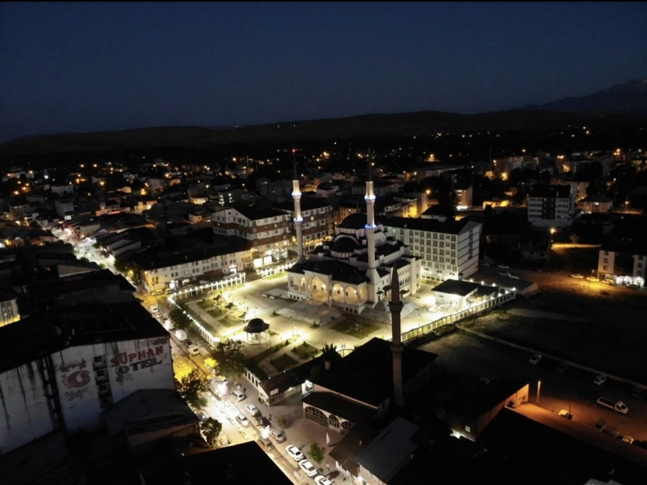 Recep Tayyip Erdoğan Camii göz kamaştırıyor