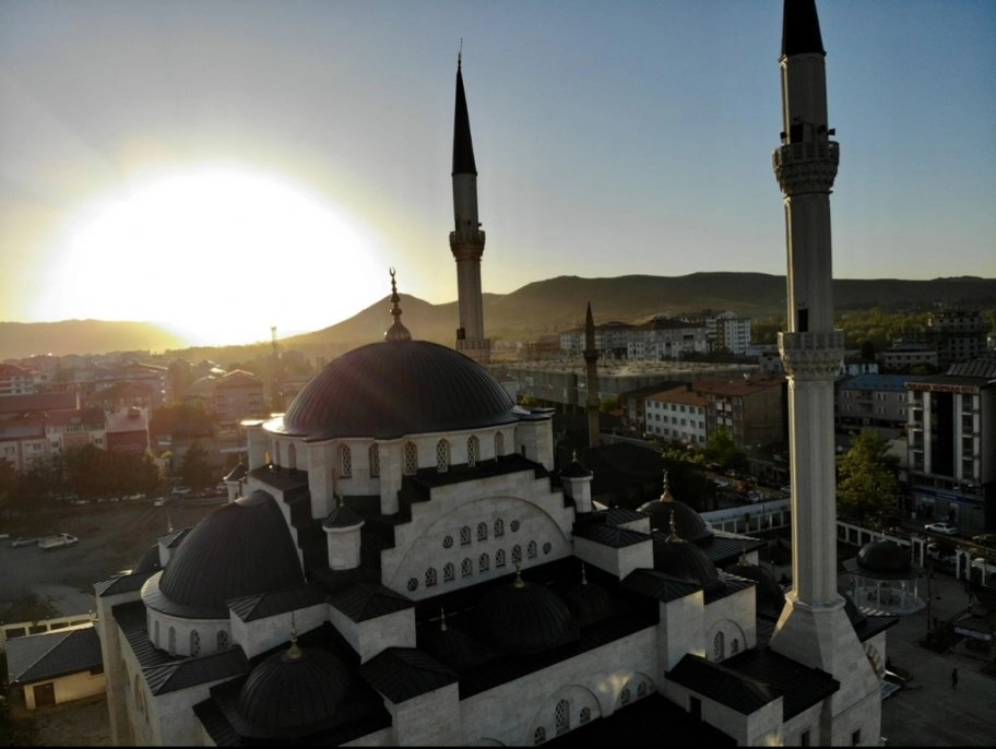 Recep Tayyip Erdoğan Camii göz kamaştırıyor