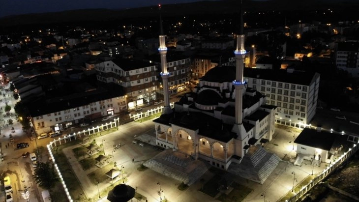 Recep Tayyip Erdoğan Camii göz kamaştırıyor