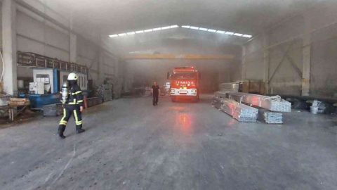 Alüminyum fabrikasında çıkan yangın söndürüldü