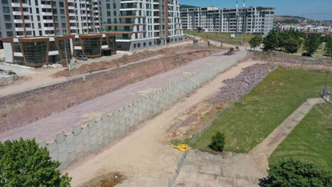 Trafo Sokak'ta toprakarme imalatı sürüyor