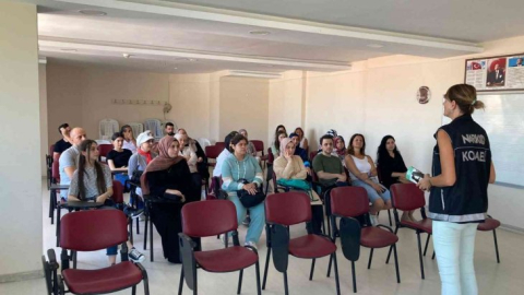 İZMEK'li kadınlara farkındalık eğitimi