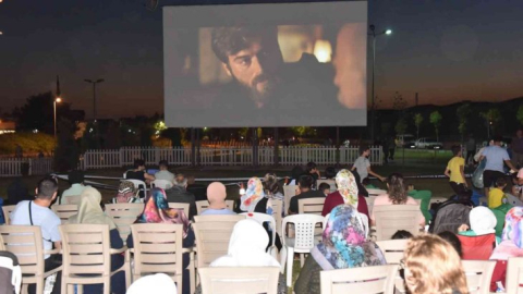 Kartepe'de 'Hadi Be Oğlum' filmine yoğun ilgi