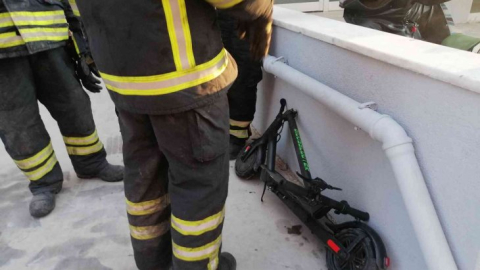 Elektrikli scooter alev alev yandı