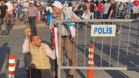 Miting alanındaki fotoğrafı çok konuşulmuştu, o engelli bireyi Başkan Ellibeş buldu