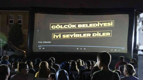 Açık hava sinemasına vatandaşlardan yoğun ilgi