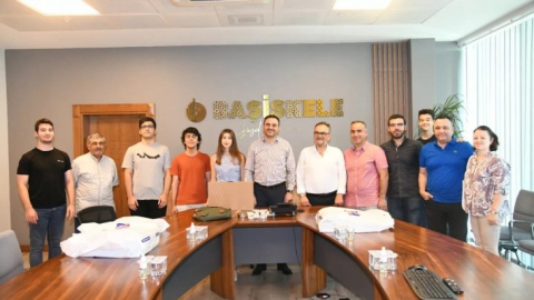 Başkan Özlü, YKS'de dereceye giren öğrencileri ödüllendirdi