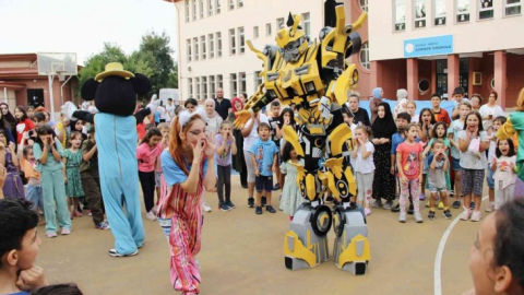 Körfez'de çocuklar şenlikle eğleniyor