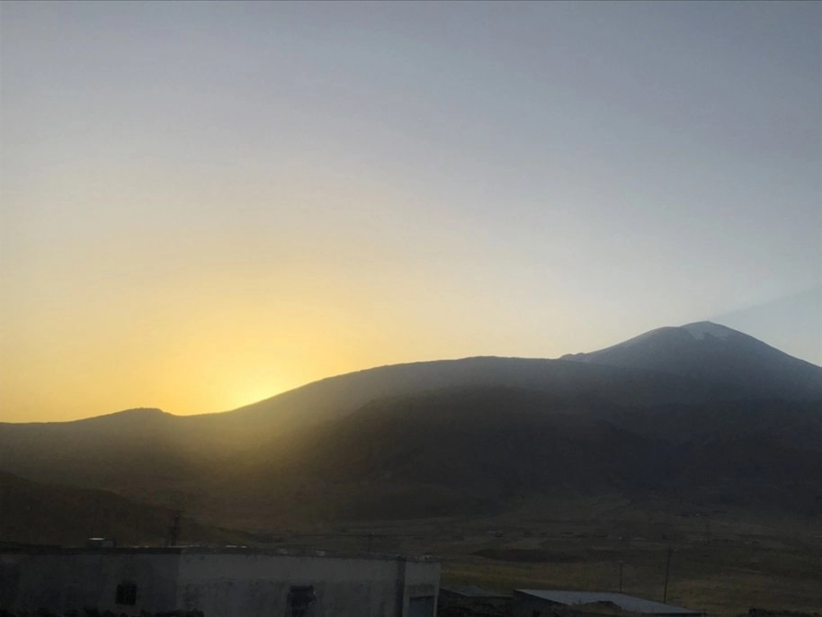 Ağrı Dağı'nda güneşin doğuşu