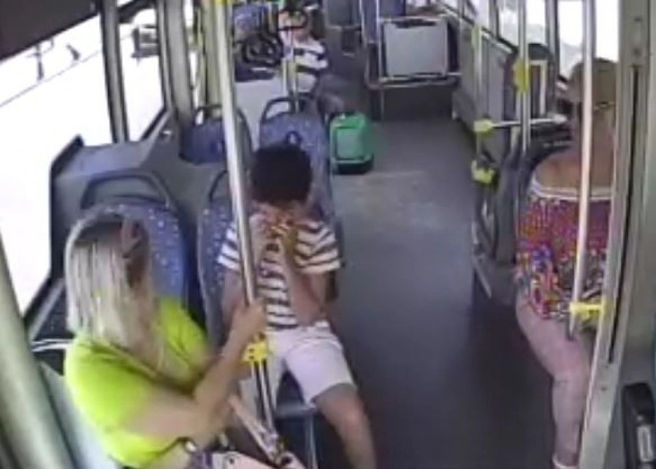 Turist aile çocuklarını otobüste unuttu, korku ve gözyaşları şoförle çekilen selfie ile son buldu