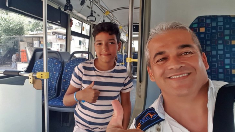 Turist aile çocuklarını otobüste unuttu, korku ve gözyaşları şoförle çekilen selfie ile son buldu