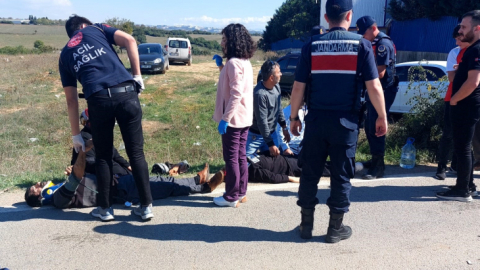 Hafif ticari araç ile otomobil çarpıştı: 3 yaralı