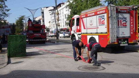 4 katlı binanın çatı katıda çıkan yangın paniğe sebep oldu