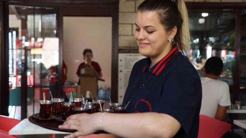 Çayın 2 liraya satıldığı kafe, vatandaşlardan tam not aldı