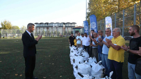 2 bin 700'den fazla malzemeyle amatör futbol kulüplerine destek oldular