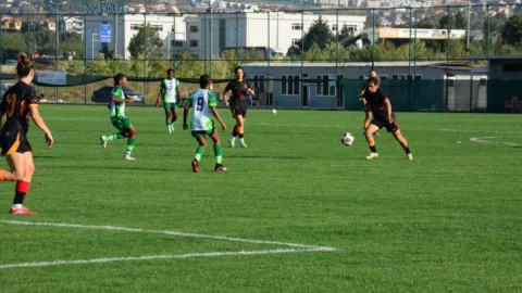 Ödünç ayakkabılarla Galatasaray'ı devirdiler