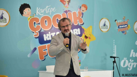 Yazar Aslanhan: 'Okuduğunuz kitaplar geleceğinizi belirler'
