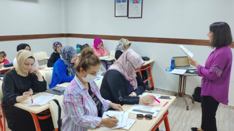 Başiskele'de kadınlar diksiyon eğitimi alıyor