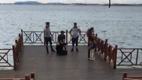 Eşiyle tartışınca denize atlayıp intihar etmek istedi