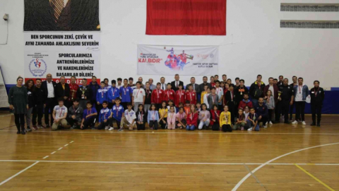 Gölcük Belediyesi voleybol turnuvasında şampiyonu oldu