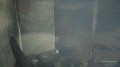 Kömürlükte yangın çıktı , evin içi kullanılamaz hale geldi