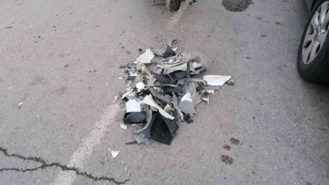 Otomobille çarpışan motokurye yaralandı