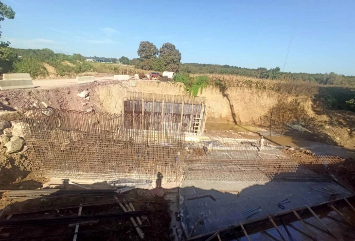 İzmit Yenice Köyün'e menfez yapılıyor