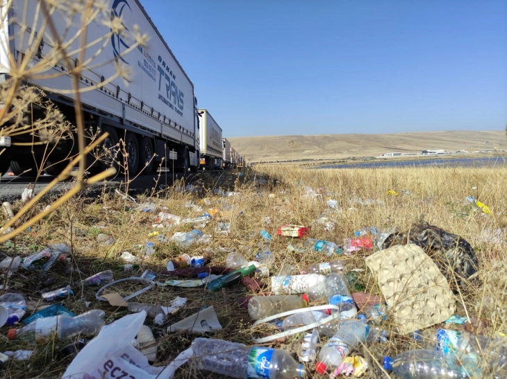 Gürcistan sınırında 8 kilometrelik tır kuyruğu oluştu