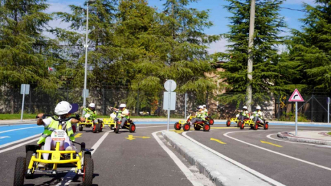 Minikler trafiği öğreniyor