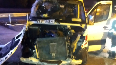Kontrolden çıkan ambulans takla attı, 3 yaralı..