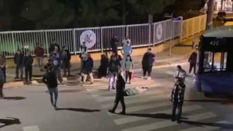 Yaya geçidinde dehşet: 'Oğlum babana araba çarptı'