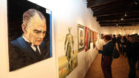İzmit'te 'Cumhuriyet ve Biz' sergisi açıldı