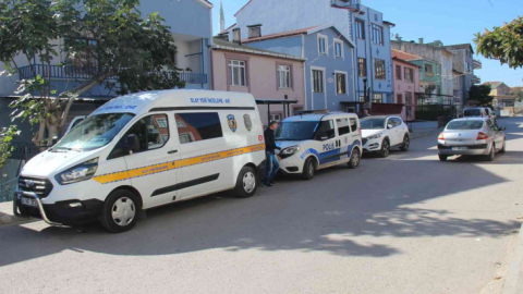 Tabancayı temizlerken kazara kendini vurdu