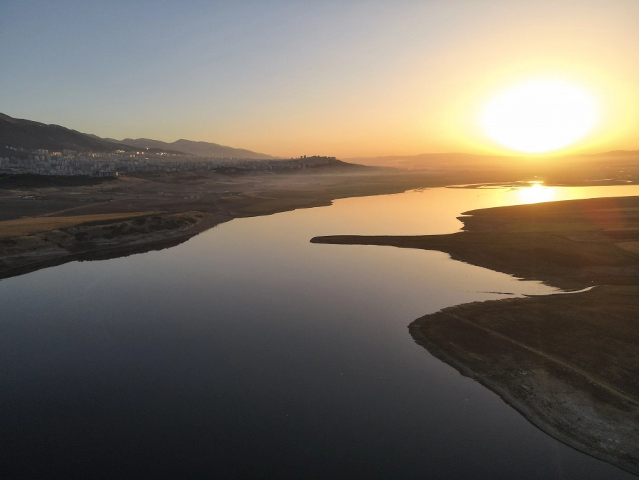 Kahramanmaraş'ta güneşin doğuşu görsel şölen sunuyor