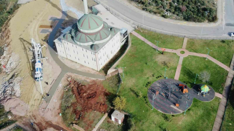 17 Ağustos Cami'nin çehresi yeşille buluşuyor