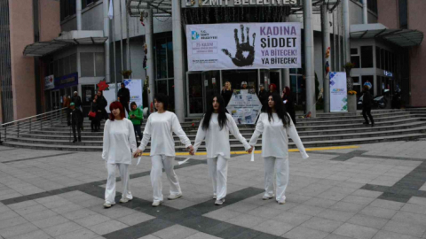 Öldürülen kadınları andılar