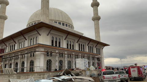 Son dakika! Batman’da cami külliyesi çöktü: 2’si ağır,14 yaralı