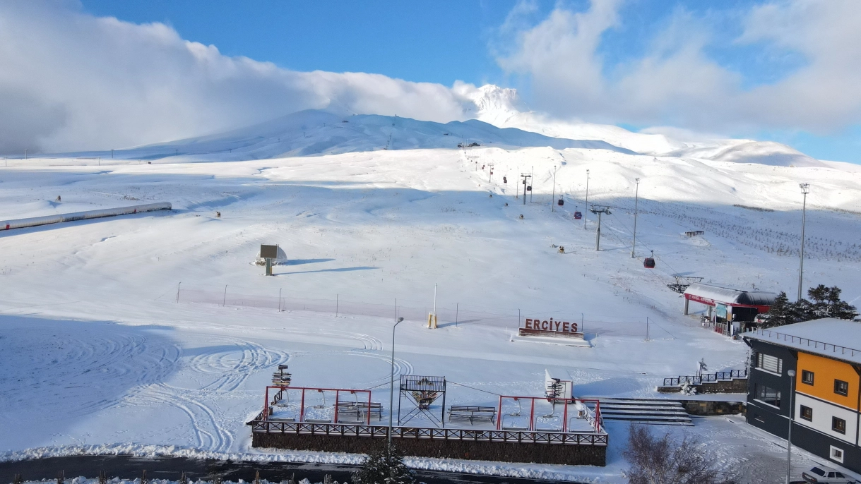Erciyes beyaza büründü, muhteşem görüntüler ortaya çıktı