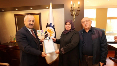 27 yıllık tapu ve mülkiyet sorununun çözüldüğü mahallede ilk tapu verildi